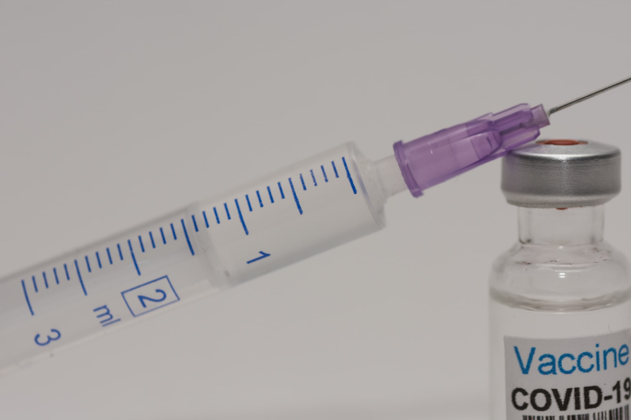 Fin du Vaxzevria : AstraZeneca se retire du marché des vaccins contre le Covid-19